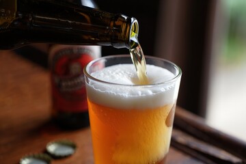 Microbrew Pour Detail