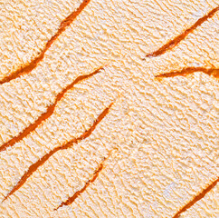 Eisstruktur mit Karamelsauce