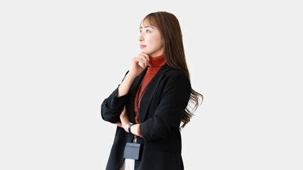 考えごとをする女性・ビジネスウーマン