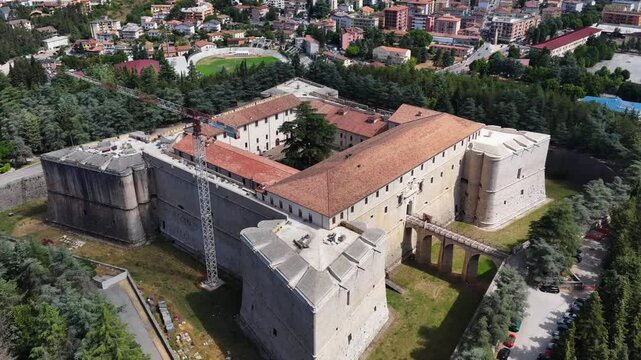 Il castello della citt&agrave; di L'Aquila, Abruzzo, Italia.
Vista Aerea del centro de L'Aquila.