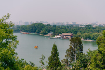 Obraz premium Beijing, China - june 2 2025 China traditional tourist boats on Beijing canals of Qianhai lake at ShiChaHai district