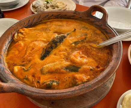 Cazuela de caldo de Mariscos y pescados