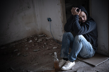 Asian men are drug addicts to inject heroin into their veins themselves,Thailand no to drug...