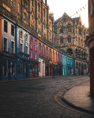 Fototapeta premium Victoria Street in Edinburgh – Colourful Historic Street in the Old Town