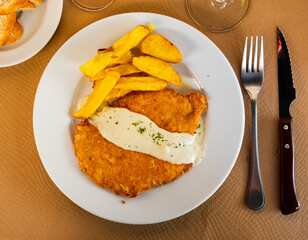 Delicate chicken escalope with roquefort sauce, served with crispy french fries