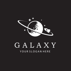design of planet saturn with rocket isolated on black background  © Alexkava