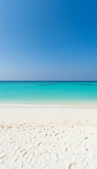 Obraz premium Breathtaking view of a tropical beach with shimmering turquoise waves