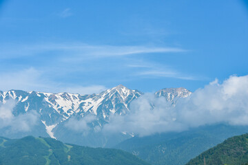 初夏の信州の風景　残雪残る白馬三山