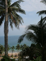 Fototapeta premium A beautiful beach with white sand, clear water, gentle waves, and breathtaking tropical scenery.