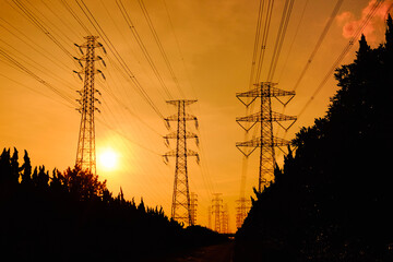 送電線　送電鉄塔　電気