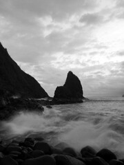 Powerful coastal waves meet aquatic rock, capturing the wild spirit of Indonesia’s southern shore.