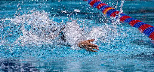 Swimming in the 100 backstroke 