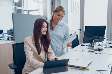 Dynamic Collaboration in Todays Modern Office Environment That Encourages Productivity and Growth