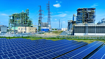 バイオマス発電所と風力・太陽光発電所の風景　空撮