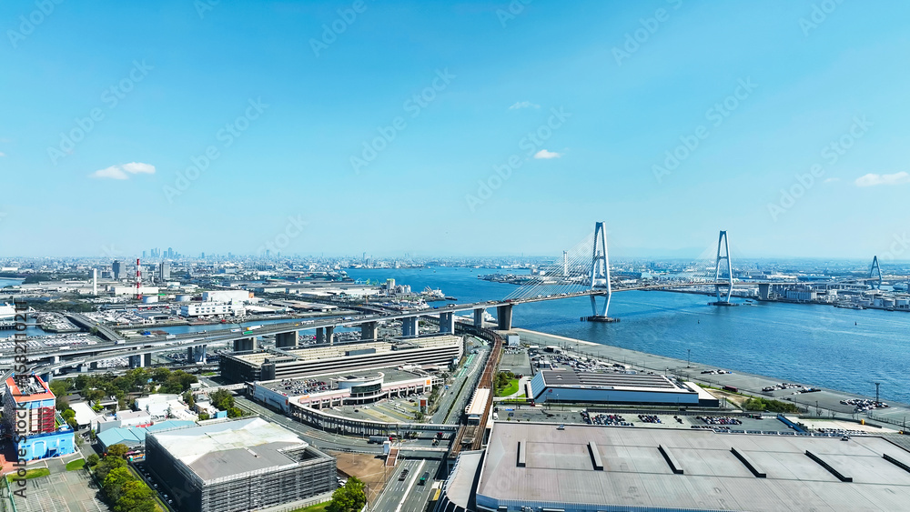 Poster 空撮、ドローン、道路、高速道路、都市、交通、都会、日本、橋、現代、国際展示場、イベント、自動車、インフラ、産業、ビジネス、経済、モビリティ、湾岸、臨海、海岸、埋立地、社会、建設、俯瞰、ハイアングル、展