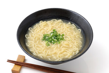 塩ラーメン　インスタントラーメン 