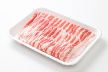 白背景に豚バラ肉