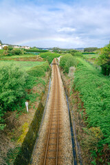 Vía ferrocarril con arco iris, Rueta, Cervo, Lugo. Galicia, España