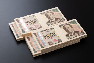 黒背景に400万円
