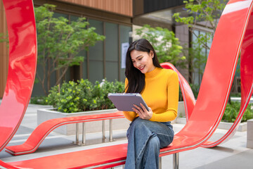 Asian young beautiful businesswoman working outdoors in the modern city. 