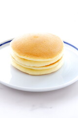 ふわふわの食感の美味しいパンケーキで、楽しいおやつの時間
