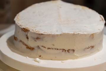 ケーキ作り_生クリームを塗る
