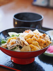 ウニとアワビの海鮮丼