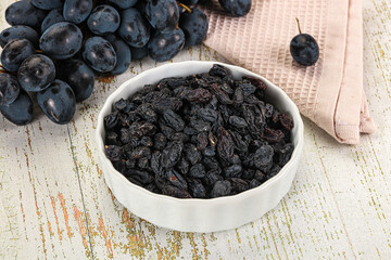 Dry ripe sweet blue raisin