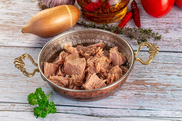 Canned tuna fish in olive oil