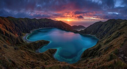 Naklejka premium Crater lake sunrise panorama