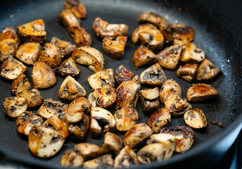 verschiedene Gemüsesorten in einer Bratpfanne