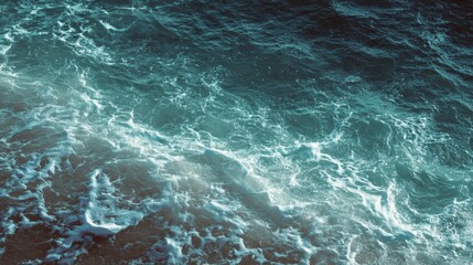 Obraz premium Vivid Turquoise Ocean Waves Crashing with White Foam in Deep Sea Scene