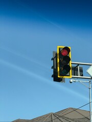 yellow traffic light