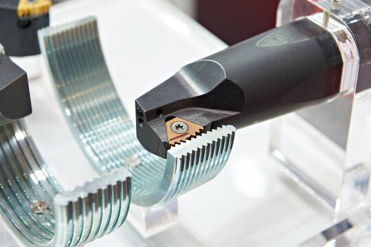 Internal thread cutter