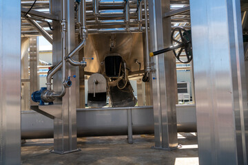 Wine fermentation tanks assembled into a module for outdoor placement