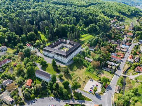 Aerial view of the grand, pale Sv&Atilde;&curren;t&Atilde;&frac12; Anton Mansion nestled amidst vibrant green forests and quaint village homes, Sv&Atilde;&curren;t&Atilde;&frac12; Anton, Bansk&Atilde;&iexcl; Bystrica Region, Slovakia.