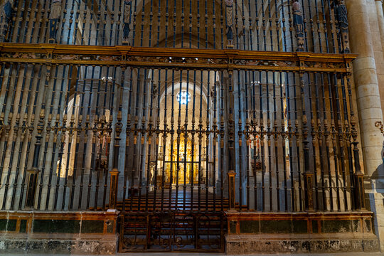 Visit the stunning interior of Colegiata de Santa Maria la Mayor in Toro, Zamora, showcasing its intricate architecture and historical significance