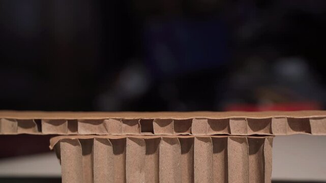 Stacking thick reinforced cardboard sheets for optimal packaging safety