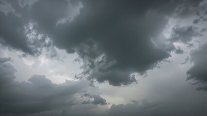Naklejka premium Heavy thunderclouds signaling an approaching rainstorm