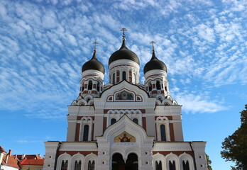 Obraz premium church of the holy trinity tallin front view with three towers religious building