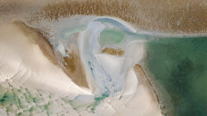 Gezeitenlandschaft mit dynamischen Prielen und Sandformen in Zeeland