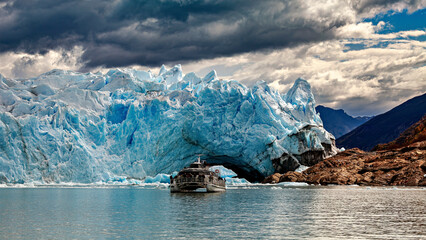 The ice fields of the Perito Moreno in Patagonia © hecke71