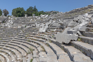 The amphitheater was built in the II century BC according to the classical Roman principle....