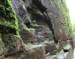 Rock walls of the Flume Gorge 