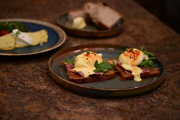 Eggs Benedict with Rucola and Hollandaise Sauce – Classic Brunch Dish with a Fresh Twist