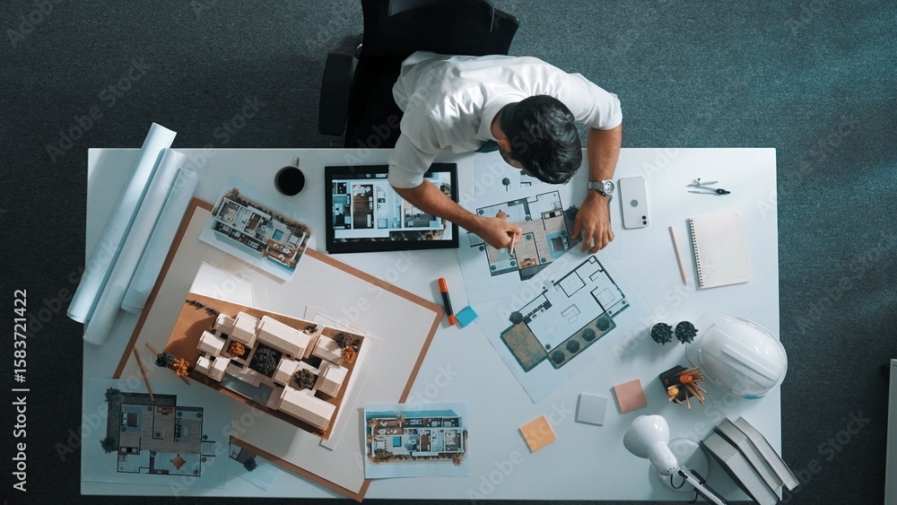 Aufkleber top view of project manager writing house idea on sticky notes while looking plan at tablet. aerial 
