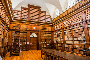 Bibliothèque Municipale ou bibliothèque Patrimoniale Fesch d'Ajaccio en Corse du Sud