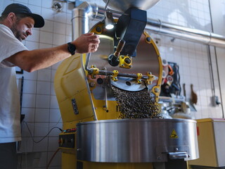Hand Operating Coffee Roasting Controls