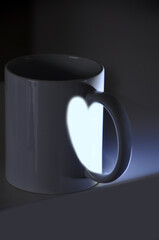 caneca com sombra de coração 