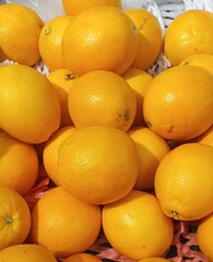 Happiness in every bite. These oranges are a burst of sunshine and flavor.  🍋